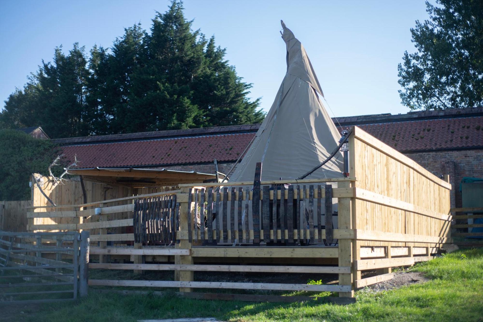 Burtree Country House, Tipi'S, Treehouse & Lodge & House Rooms With Hot Tubs In A Private Garden Тирск Экстерьер фото
